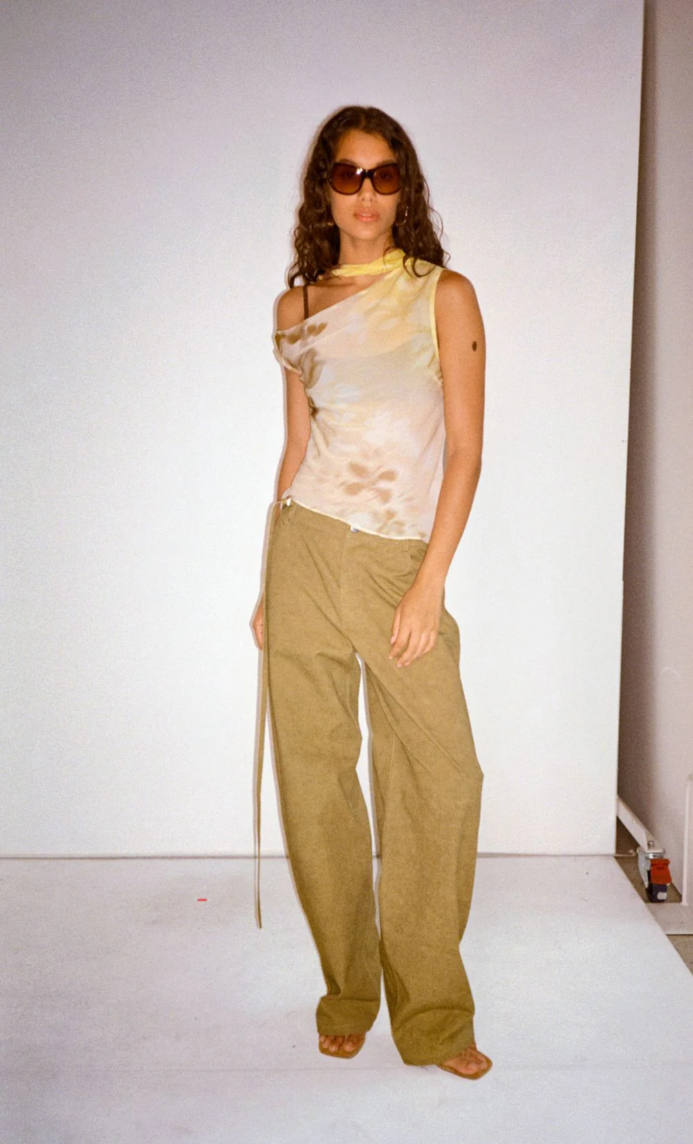 DAMIEN BARREL LEG PANT - MUSTARD - Image 2