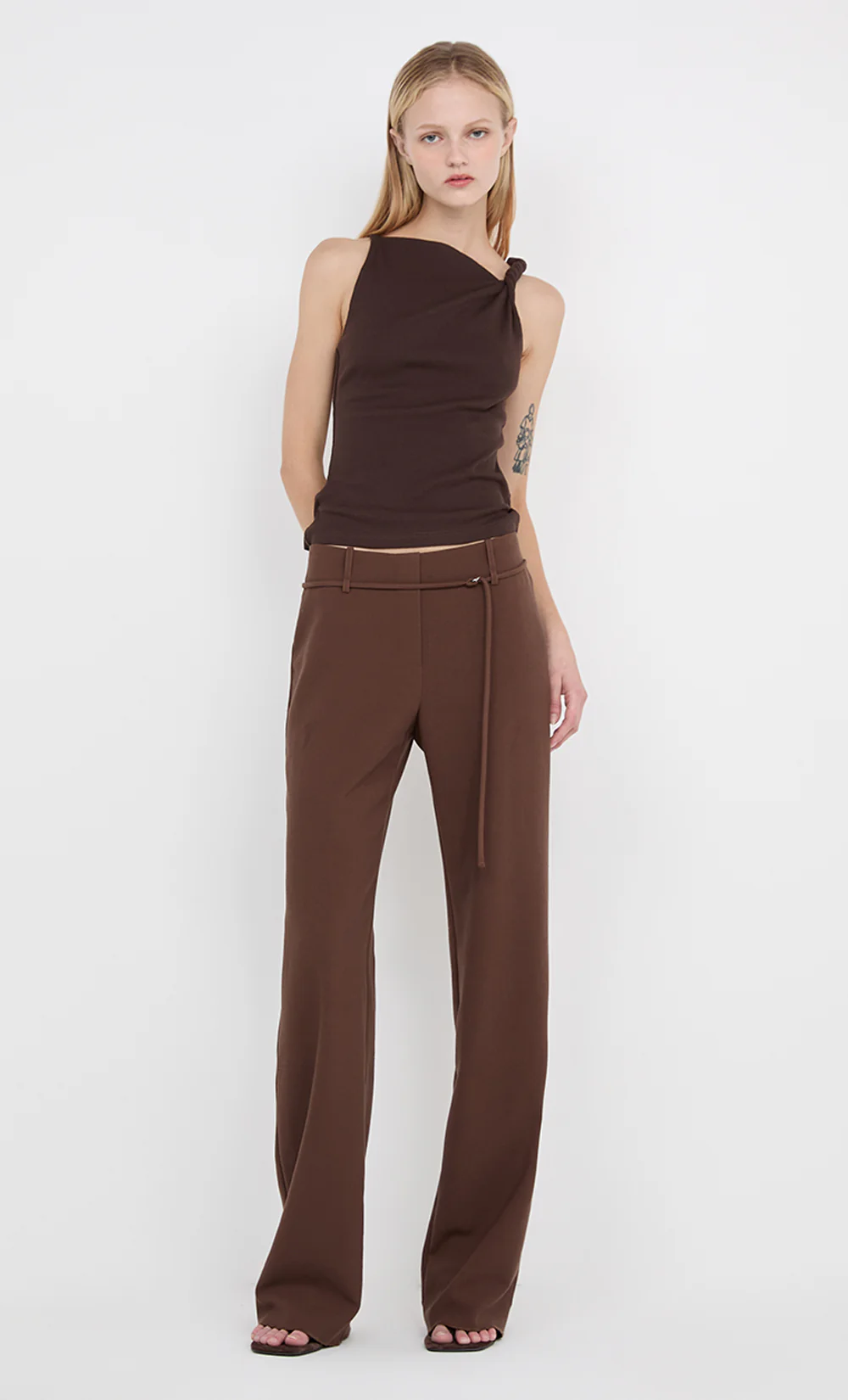 JUDE BELTED PANT  - CHOC - Image 3