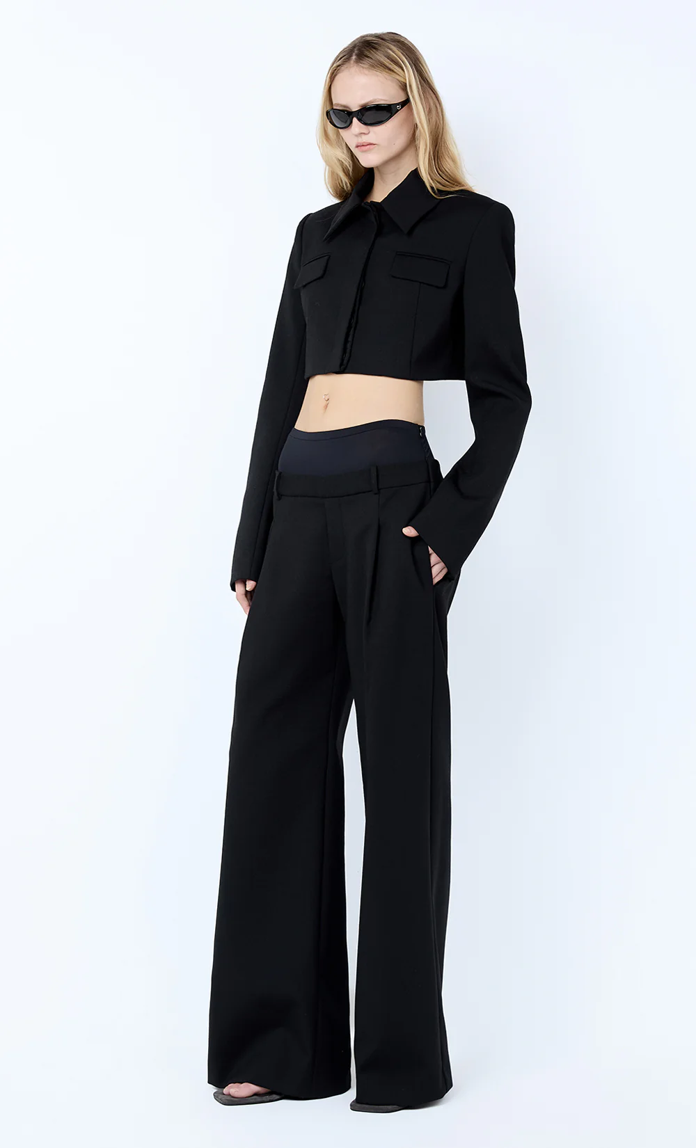MIRREN CROPPED BLAZER - BLACK - Image 3