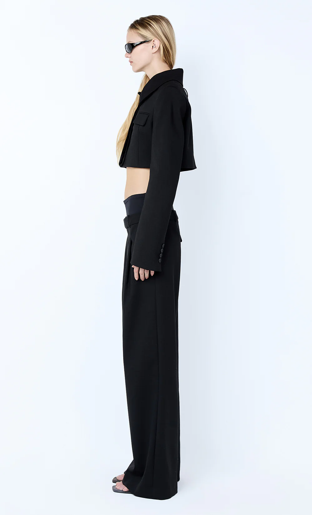 MIRREN CROPPED BLAZER - BLACK - Image 4